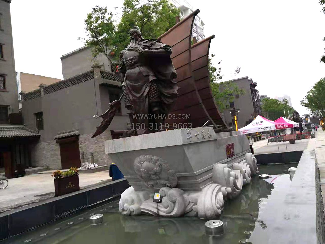 水淹七军中立于船头的关羽 水淹七军中立于船头的关羽