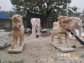 石狮子是我们常见的石雕工艺品