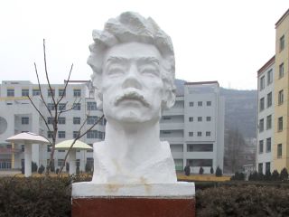 校园石雕是校园文化不可缺少的一部分